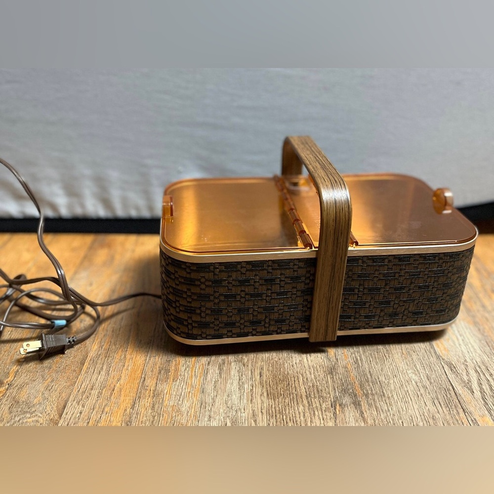 Vintage Salton Hot Basket Warmer Rolls Bread Buns BH-5 Woven Brown Wicker